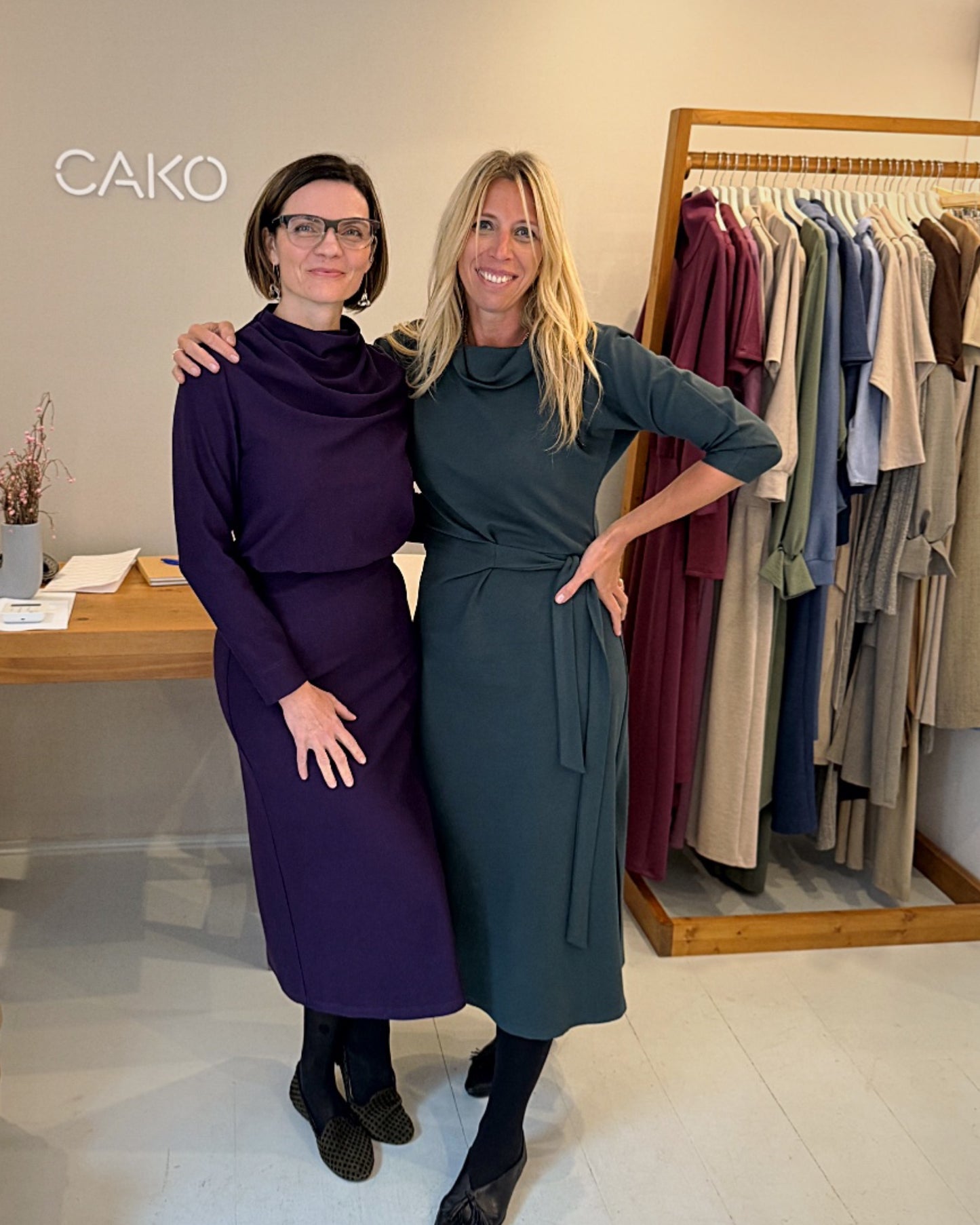 Derékon áthajtott piké ruha