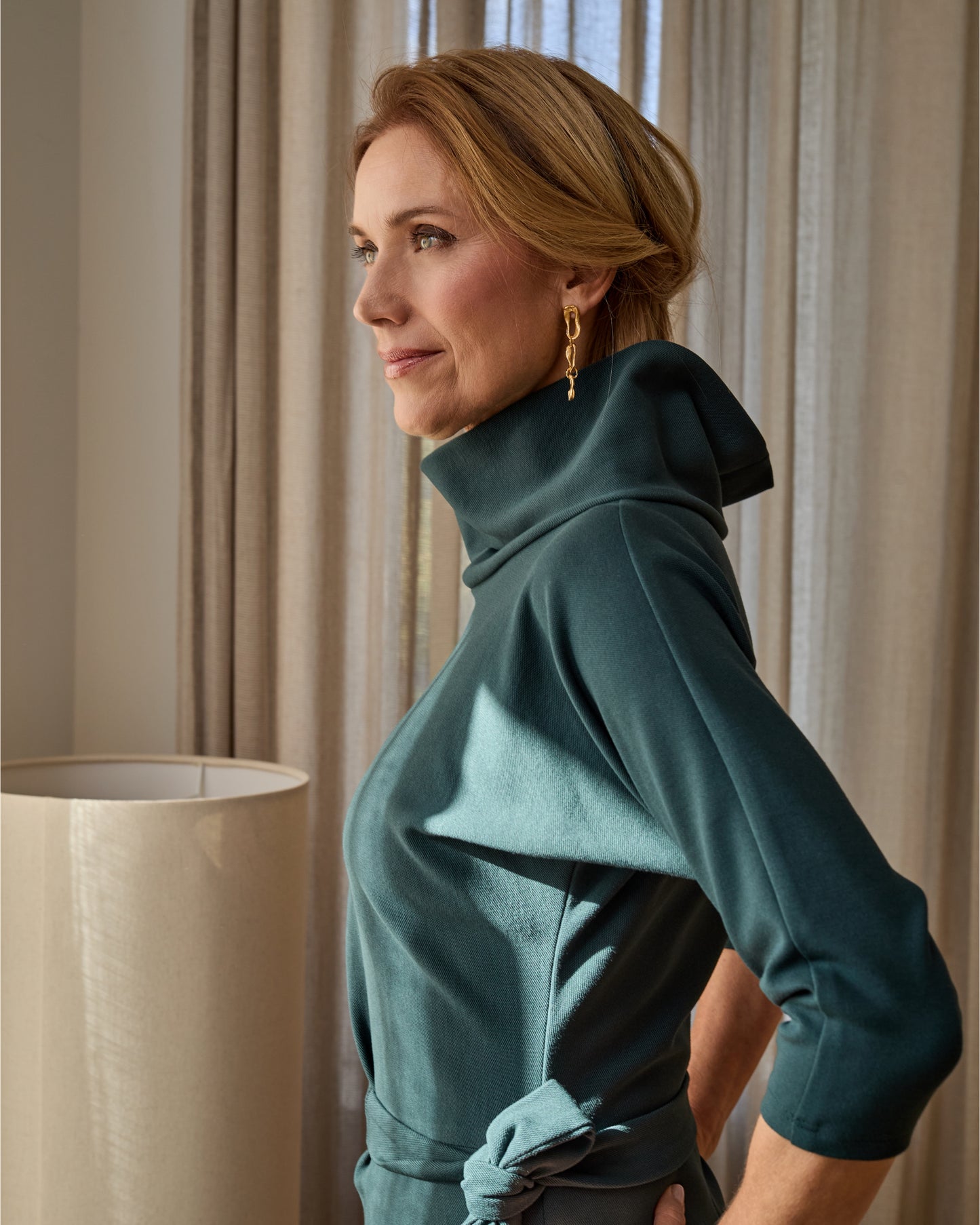 Derékon áthajtott piké ruha