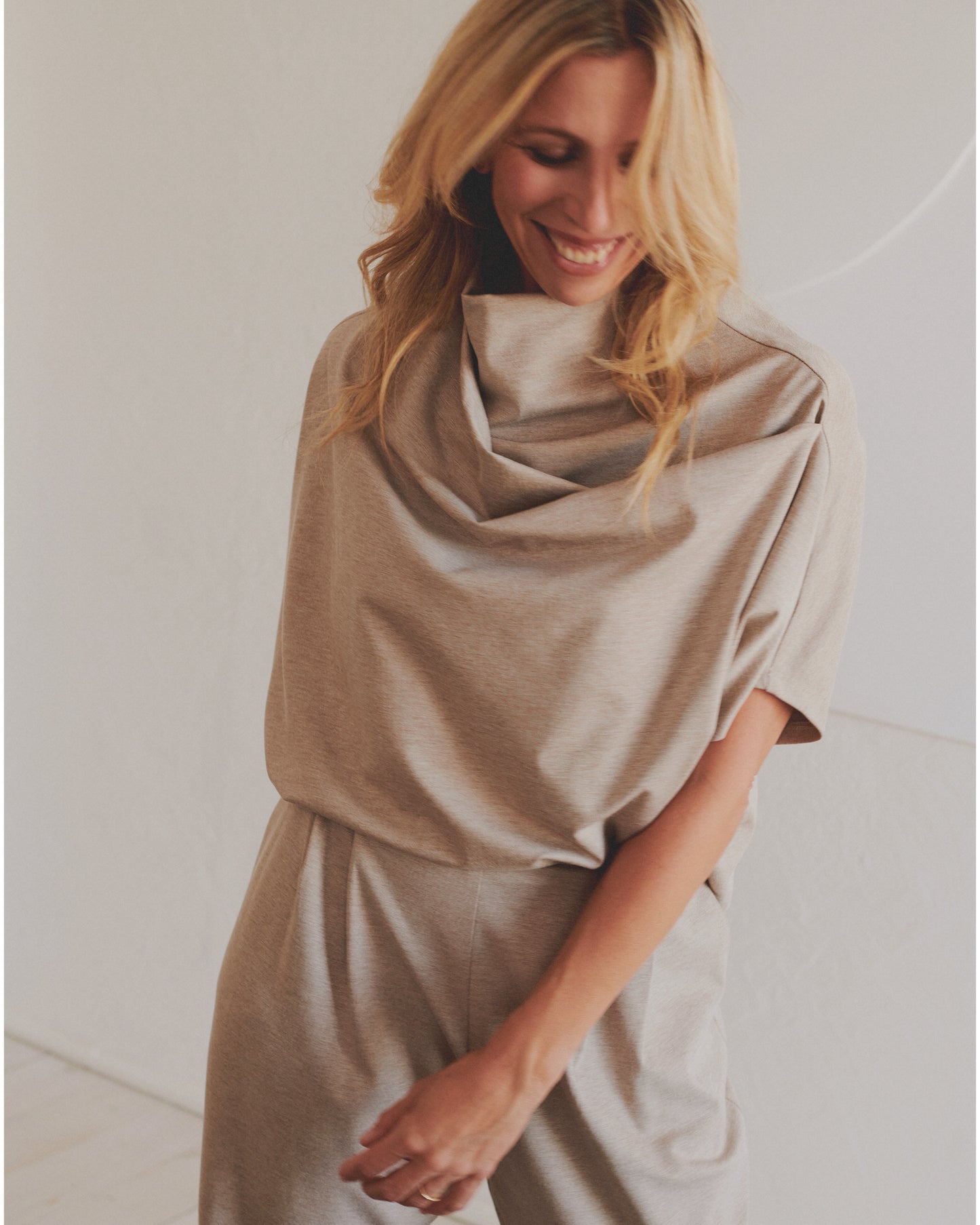 Húzott vállú réteges felső