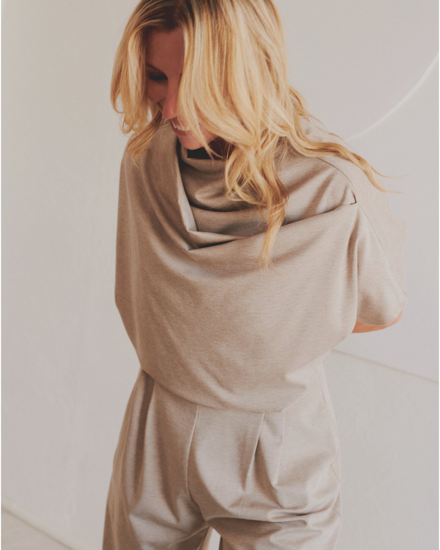 Húzott vállú réteges felső