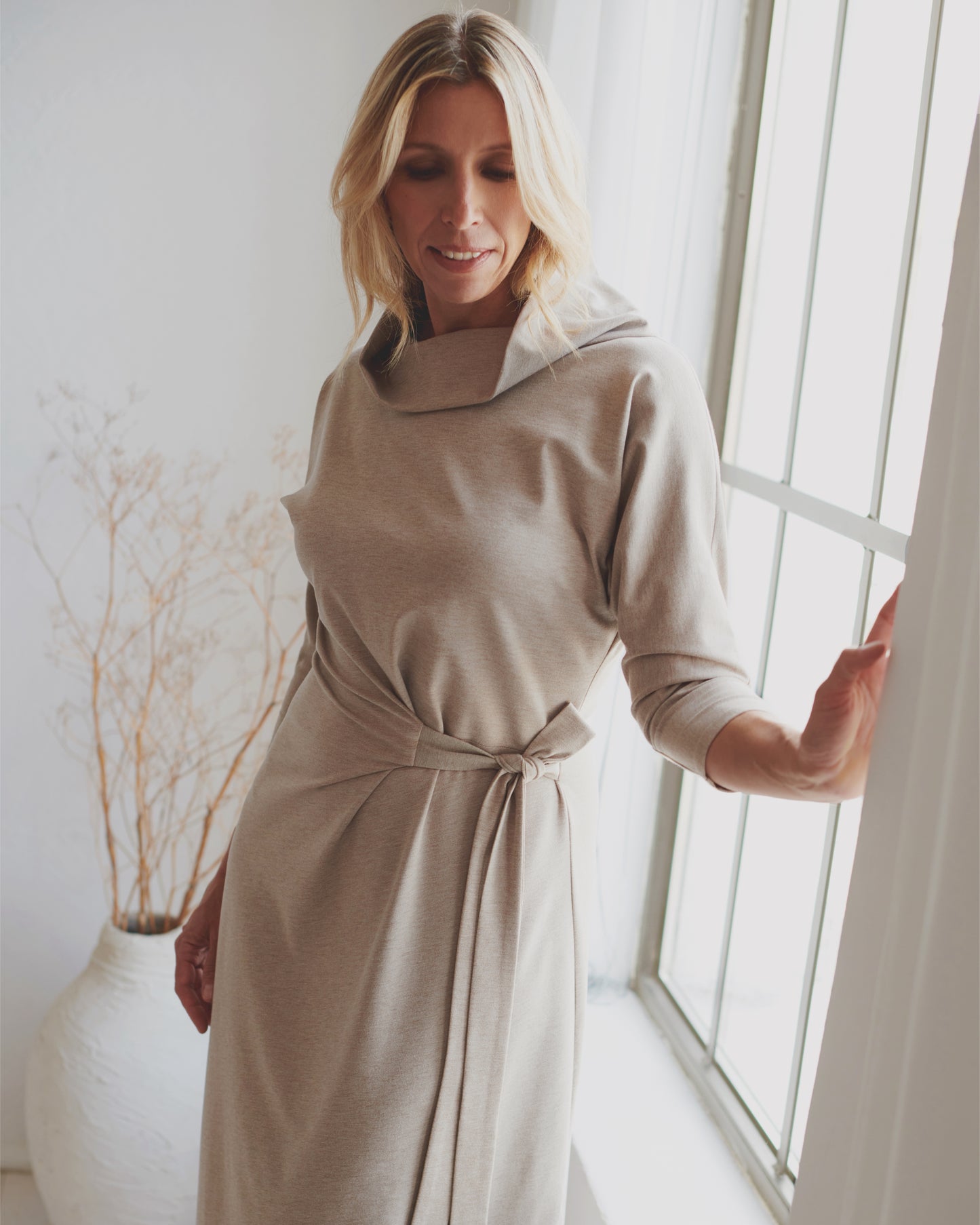 Derékon áthajtott ruha