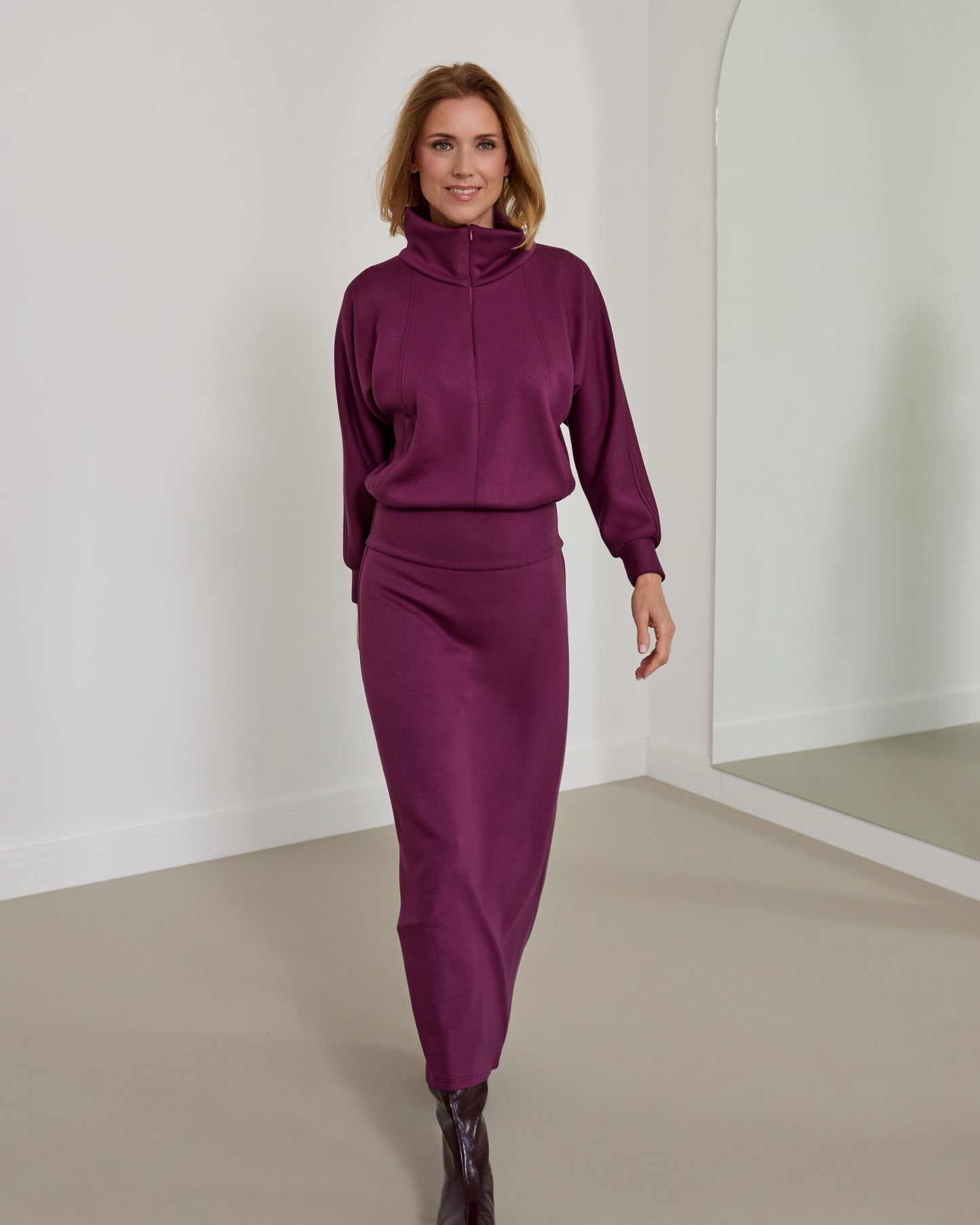 Derékhangsúlyos pulcsiruha