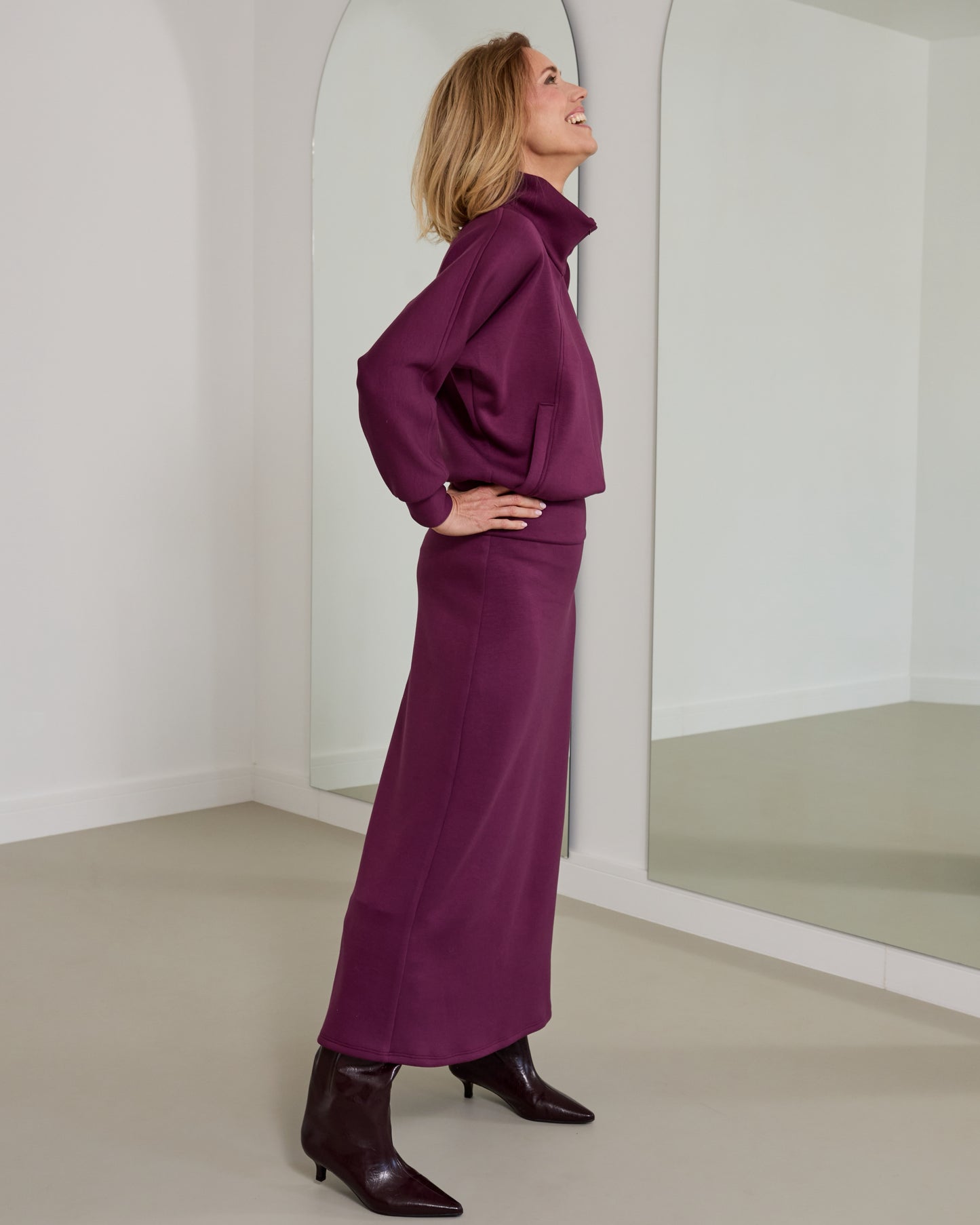 Derékhangsúlyos pulcsiruha