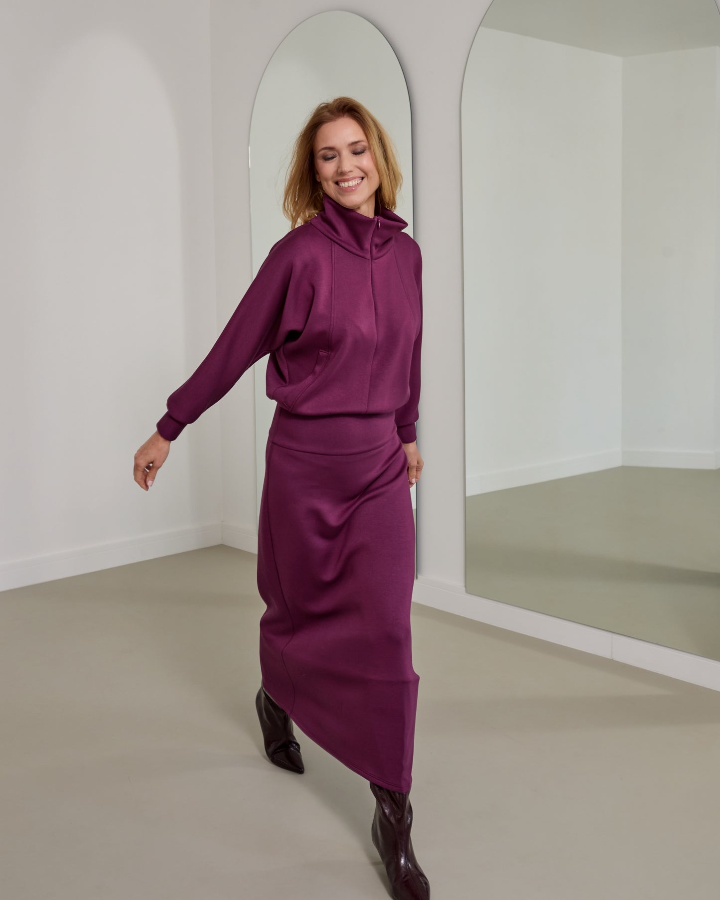 Derékhangsúlyos pulcsiruha