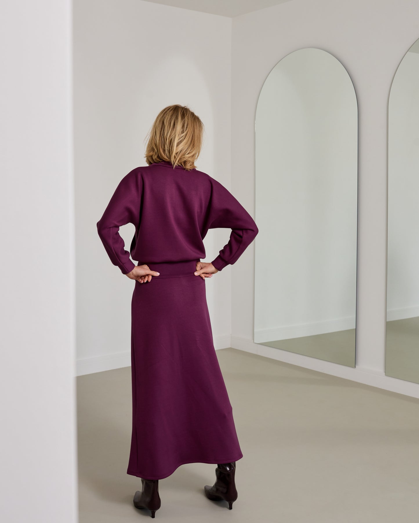 Derékhangsúlyos pulcsiruha