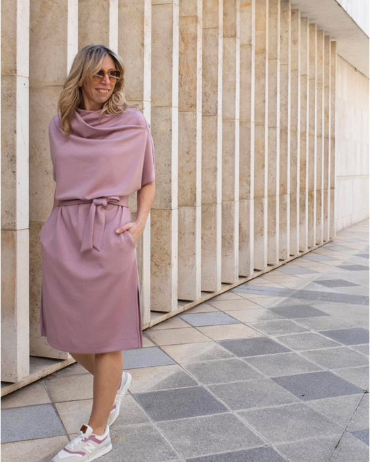 Rétegesen hajtott nyakú ruha