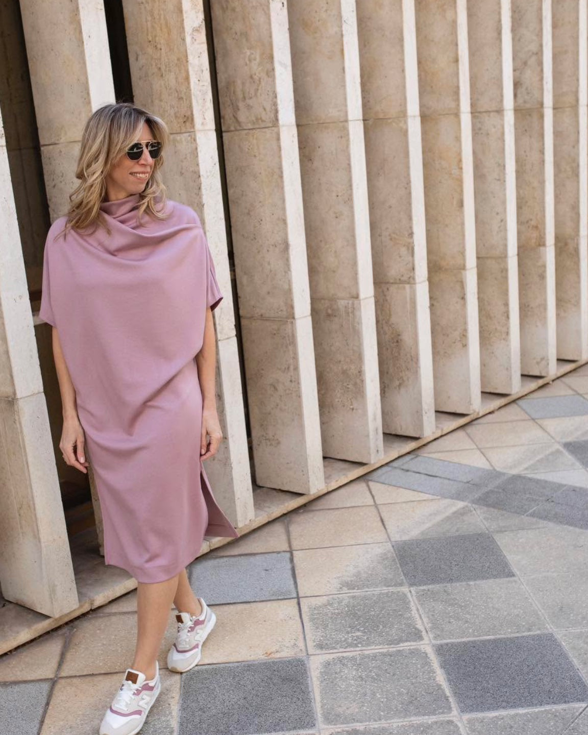 Rétegesen hajtott nyakú ruha