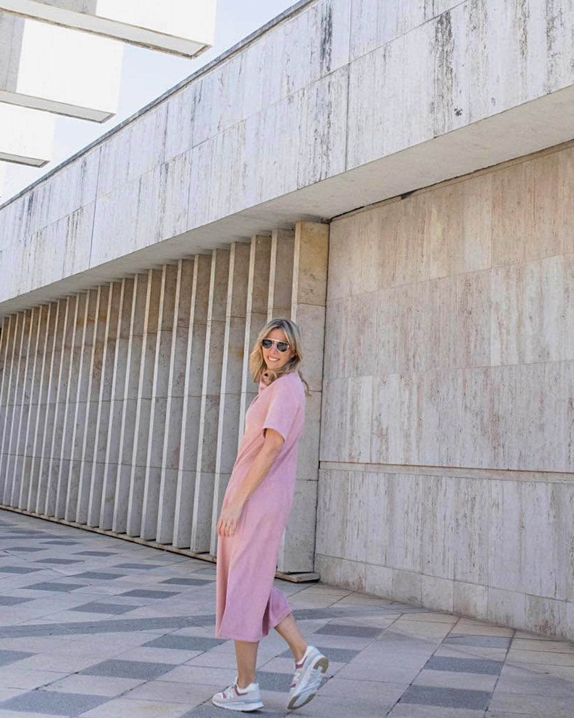 Húzott nyakú téglalap ruha